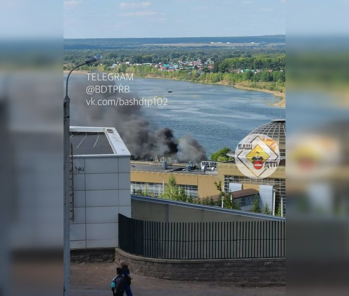 В Уфе потушили пожар возле ЖД вокзала В Уфе потушили пожар возле ЖД вокзала