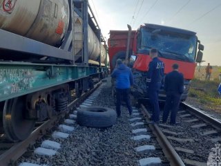 В Башкирии иномарка врезалась в электричку, есть пострадавший