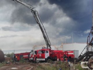 В городе Башкирии загорелись мазутные ямы