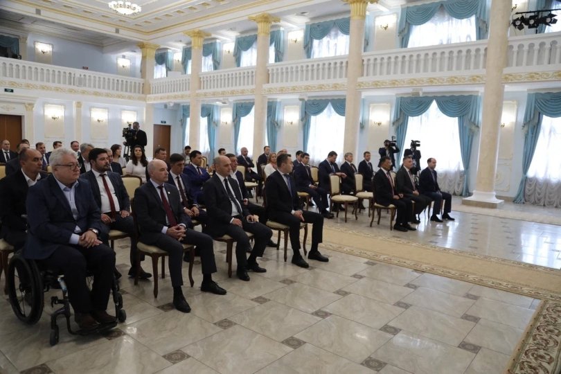 В Уфе избранным депутатам Госсобрания седьмого созыва вручили удостоверения В Уфе избранным депутатам Госсобрания седьмого созыва вручили удостоверения