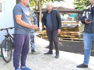 В Уфе мужчина на велосипеде сжег дорогостоящую иномарку