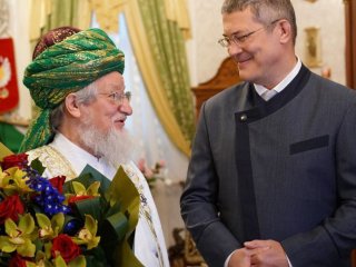 Радий Хабиров поздравил Верховного муфтия Талгата Таджуддина с 75-летием