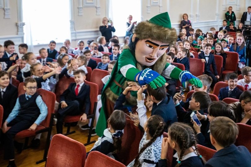 Жители Уфы выбирают, в какую школу придут хоккеисты «Салавата Юлаева»
Жители Уфы выбирают, в какую школу придут хоккеисты «Салавата Юлаева»