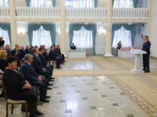 Радий Хабиров вручил награды лучшим аграриям