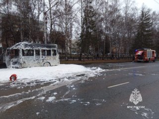 В Башкирии прокуратура организовала проверку в связи с возгоранием автобуса с 10 пассажирами
