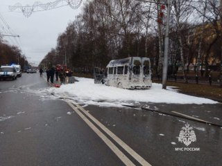 В Башкирии загорелась маршрутка с 10 пассажирами