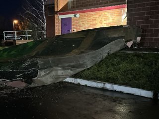 В городе Башкирии рухнула часть облицовки жилого дома