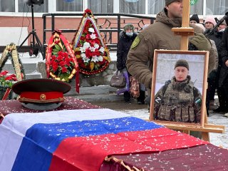 «Больно прощаться»: в Уфе проводили в последний путь сержанта Василия Кожемяко