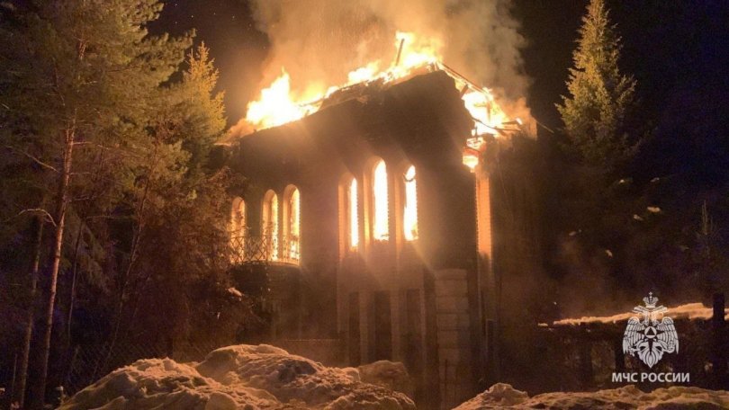 Под Уфой сгорел двухэтажный жилой дом Под Уфой сгорел двухэтажный жилой дом