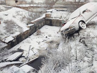 Прокуратура Башкирии взяла на контроль инцидент с падением женщин в яму с мазутом
