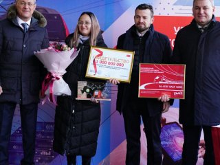 Радий Хабиров поздравил миллиардного пассажира РЖД