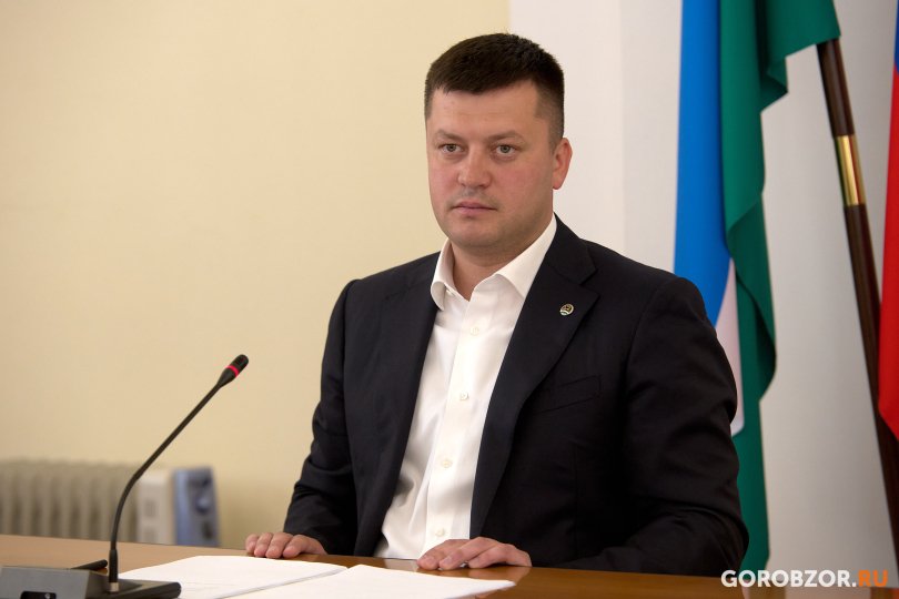 Ратмир Мавлиев попробовал себя в роли водителя МАЗа Ратмир Мавлиев попробовал себя в роли водителя МАЗа