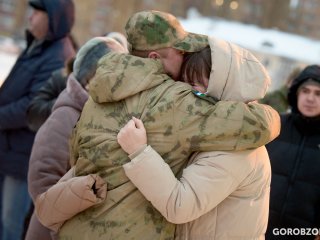 «Республика поддерживает нас очень сильно»: военнослужащие из Башкирии отправились в зону спецоперации после отпуска