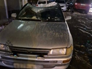 Следком возбудил уголовное дело по факту падения наледи на машину, где находилась 24-летняя уфимка