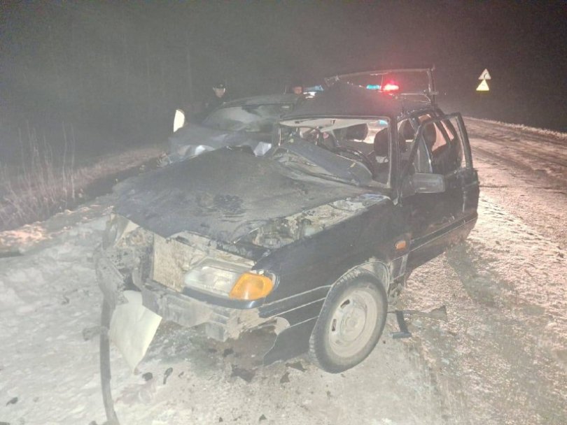 В Башкирии столкнулись два автомобиля, водитель и пассажир погибли В Башкирии столкнулись два автомобиля, водитель и пассажир погибли