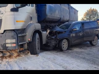 В Башкирии в ДТП с фурой пострадали мать с ребенком