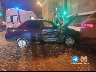 В центре Уфы произошло массовое ДТП, есть пострадавшие