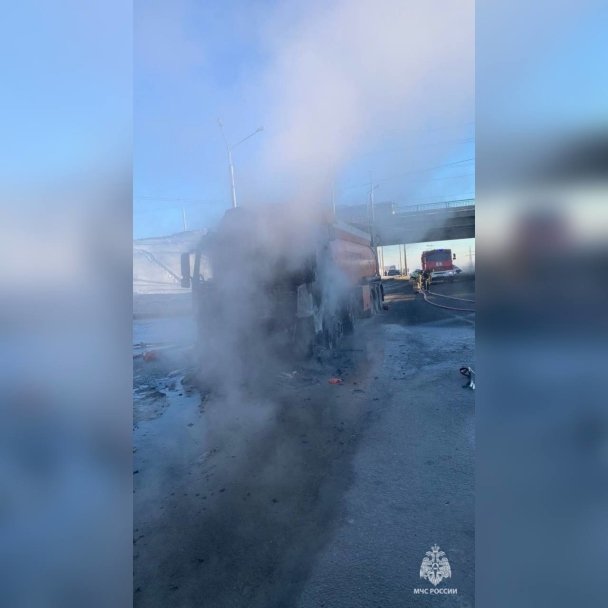В Уфе бензовоз загорелся на проспекте Салавата Юлаева В Уфе бензовоз загорелся на проспекте Салавата Юлаева