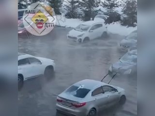 В Уфе на трассе прорвало канализацию