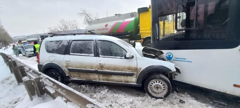 В Уфе в ДТП с автобусом пострадали водитель и ребенок В Уфе в ДТП с автобусом пострадали водитель и ребенок