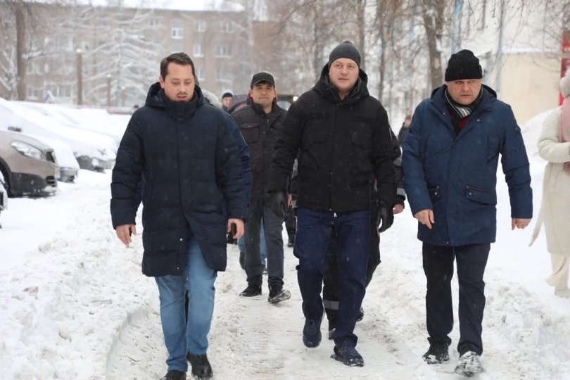 «Будем принимать меры»: Ратмир Мавлиев остался недоволен тем, как в Уфе чистят дворы от снега «Будем принимать меры»: Ратмир Мавлиев остался недоволен тем, как в Уфе чистят дворы от снега