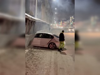 Что известно о 25-летнем блогере, который устроил дрифт в центре Уфы