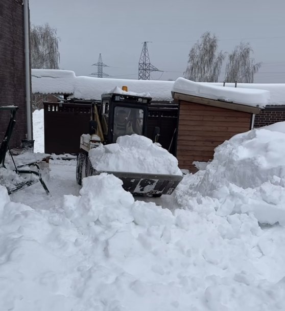 Дом Элвина Грея завалило снегом Дом Элвина Грея завалило снегом