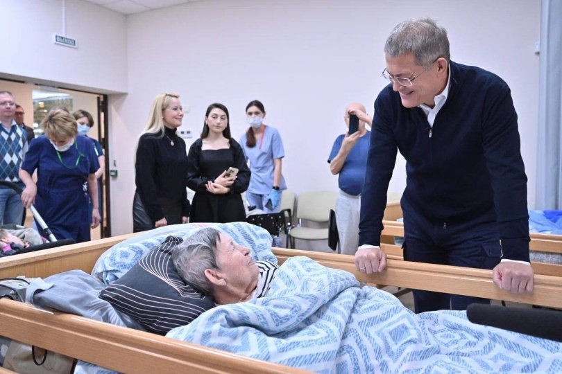 Глава Башкирии посетил уфимский хоспис в канун старого Нового года Глава Башкирии посетил уфимский хоспис в канун старого Нового года