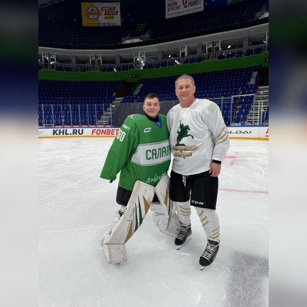 Глава Башкирии взял в свою хоккейную команду 22-летнего ветерана СВО Артура Галеева Глава Башкирии взял в свою хоккейную команду 22-летнего ветерана СВО Артура Галеева