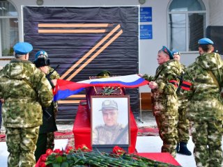 «Остались супруга и двое детей»: в Башкирии простились с погибшим в СВО Владиславом Астаховым