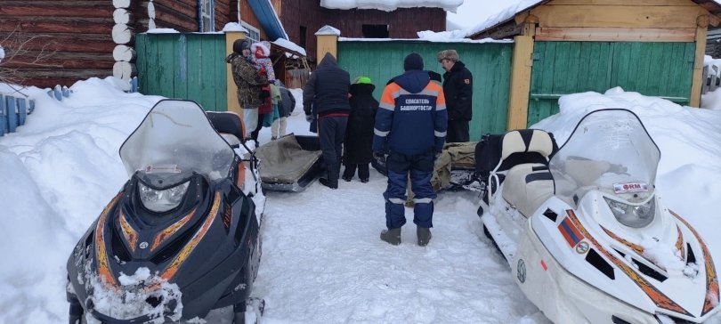 В Башкирии спасатели помогли многодетной семье, которая застряла в селе из-за снегопада В Башкирии спасатели помогли многодетной семье, которая застряла в селе из-за снегопада