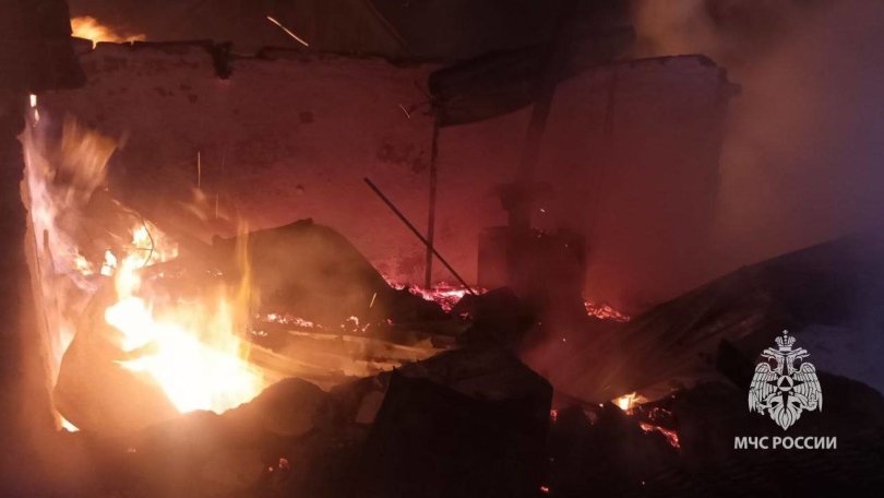 В Башкирии в ночном пожаре погиб человек В Башкирии в ночном пожаре погиб человек