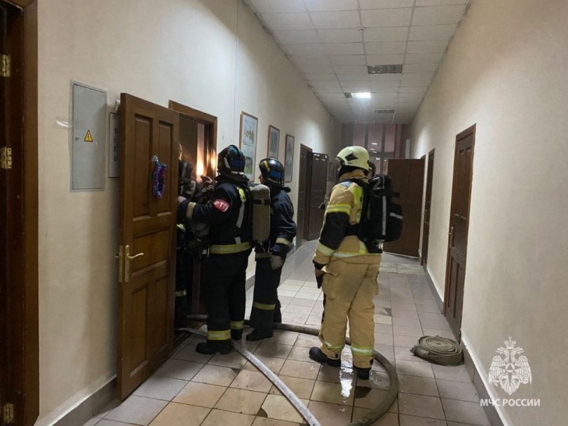 В Уфе из горящей школы эвакуировали около 540 человек В Уфе из горящей школы эвакуировали около 540 человек