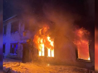 В Уфе ночью горели два расселенных дома