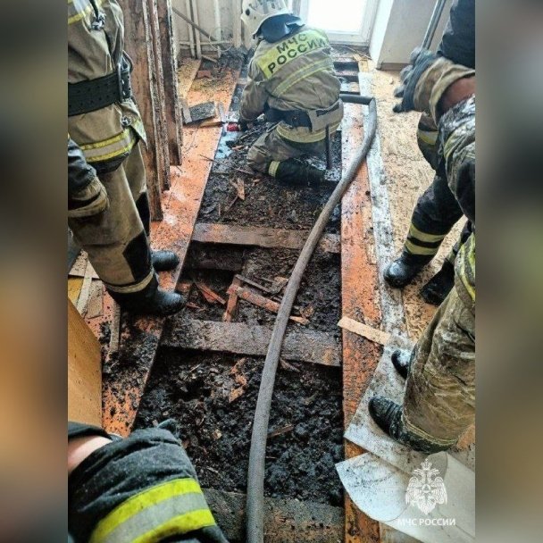 В Уфе пожарные спасли 13 человек из горящего дома В Уфе пожарные спасли 13 человек из горящего дома