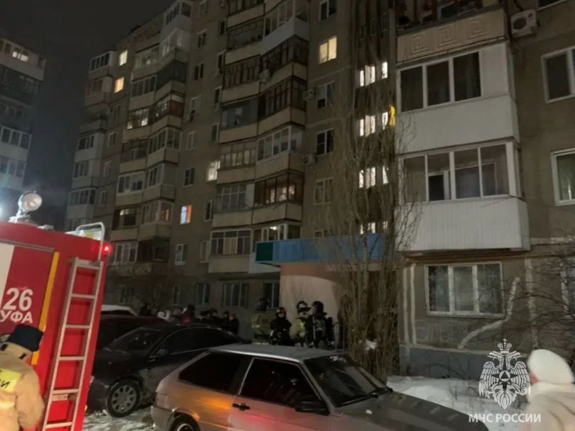В Уфе пожарные спасли 23 человек из задымленного дома В Уфе пожарные спасли 23 человек из задымленного дома