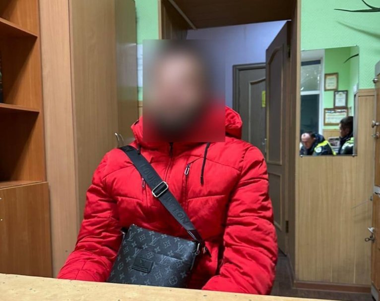 В Уфе задержали мигранта с поддельными правами В Уфе задержали мигранта с поддельными правами