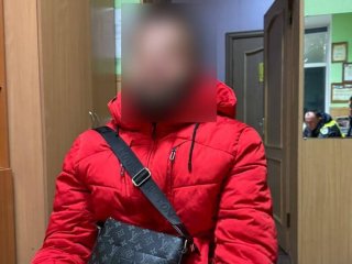 В Уфе задержали мигранта с поддельными правами