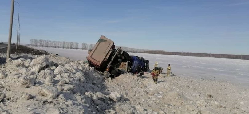 53-летний водитель пострадал после опрокидывания тягача в кювет под Уфой 53-летний водитель пострадал после опрокидывания тягача в кювет под Уфой