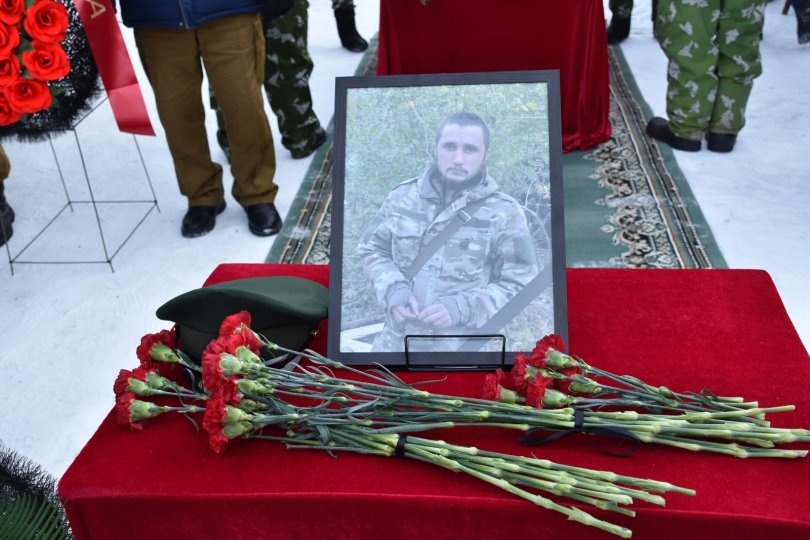 «Был заботливым сыном»: в Башкирии простились с 28-летним рядовым Ильфиром Фаузетдиновым «Был заботливым сыном»: в Башкирии простились с 28-летним рядовым Ильфиром Фаузетдиновым