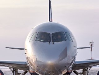У самолета Уфа – Витим замерзла передняя стойка шасси