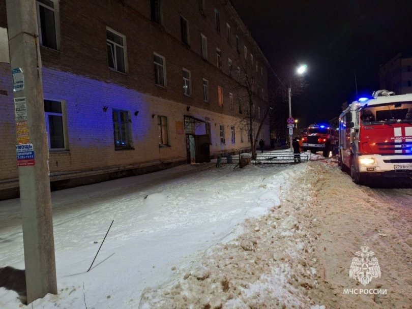 В Башкирии из-за пожара в квартире эвакуировали 30 человек, один пострадал В Башкирии из-за пожара в квартире эвакуировали 30 человек, один пострадал