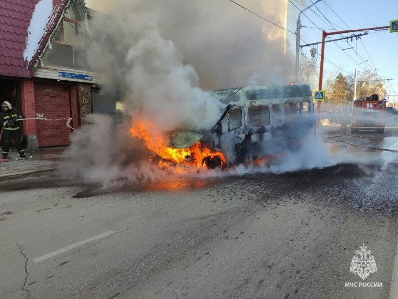 В городе Башкирии на ходу загорелась «газель» с пассажирами В городе Башкирии на ходу загорелась «газель» с пассажирами