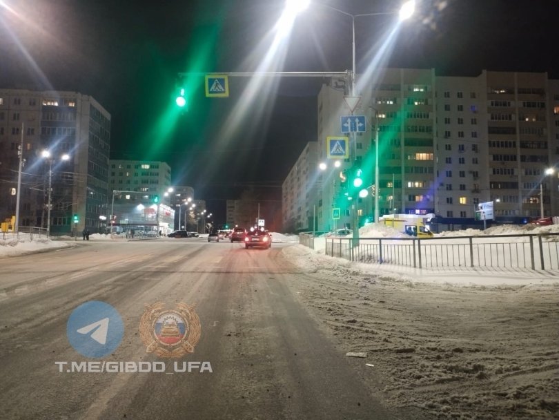 В Уфе 20-летний водитель сбил мужчину с ребенком на светофоре В Уфе 20-летний водитель сбил мужчину с ребенком на светофоре