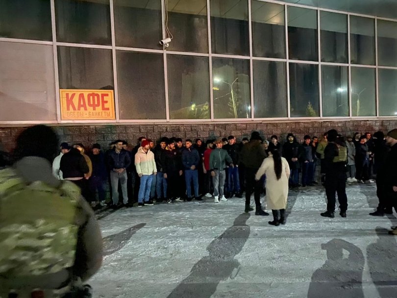 В Уфе выходцам из-за рубежа, получившим гражданство России, вручили повестки в армию В Уфе выходцам из-за рубежа, получившим гражданство России, вручили повестки в армию