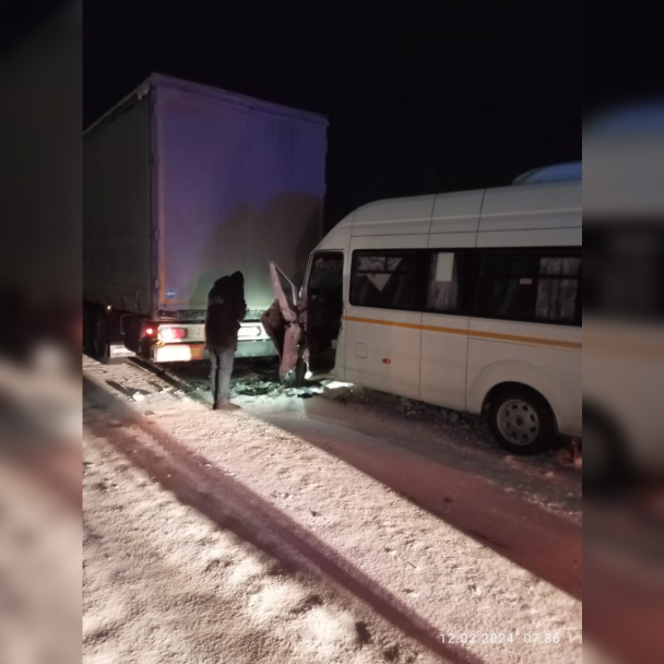 В Башкирии один человек пострадал в ДТП с автобусом и грузовиком В Башкирии один человек пострадал в ДТП с автобусом и грузовиком