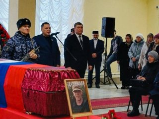 «Отдал жизнь за мир»: в Башкирии простились с погибшим в СВО Рустемом Фазлыевым