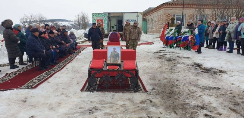 В Башкирии простились с погибшим в СВО Ренатом Саббаховым В Башкирии простились с погибшим в СВО Ренатом Саббаховым