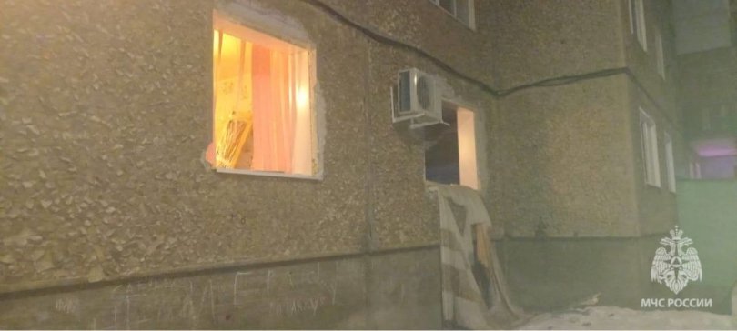 В городе Башкирии из-за хлопка газа в квартире выбило окна и дверь В городе Башкирии из-за хлопка газа в квартире выбило окна и дверь