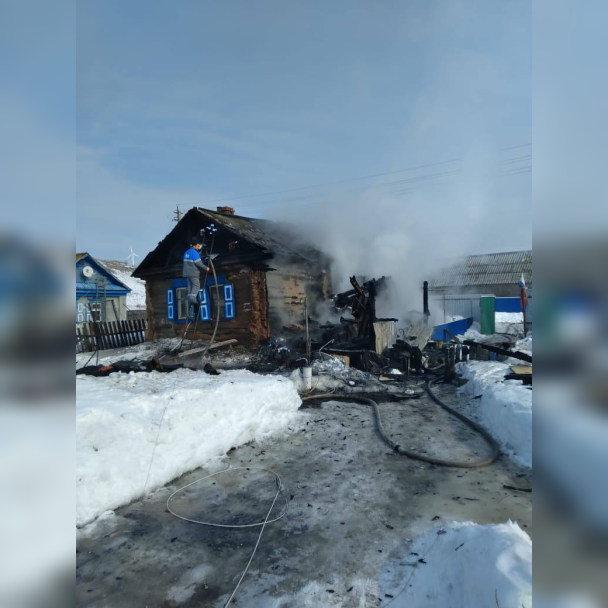В районе Башкирии сгорел дом В районе Башкирии сгорел дом